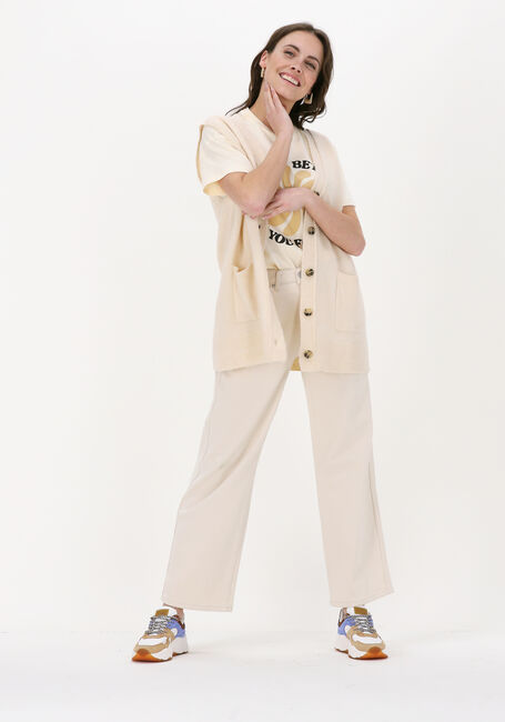 CATWALK JUNKIE VS KIRA - large