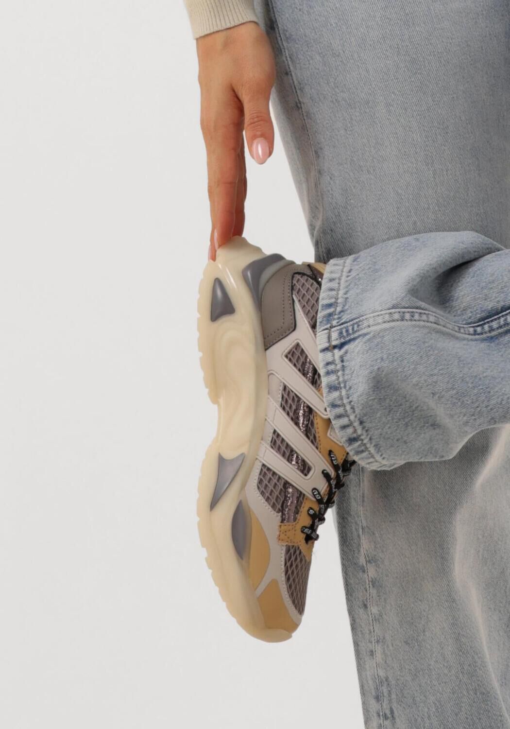 Grijze GUESS Sneakers BELLUNA - large