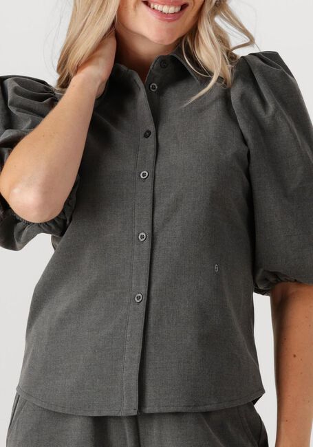 JANICE LARS Blouses en gris - large