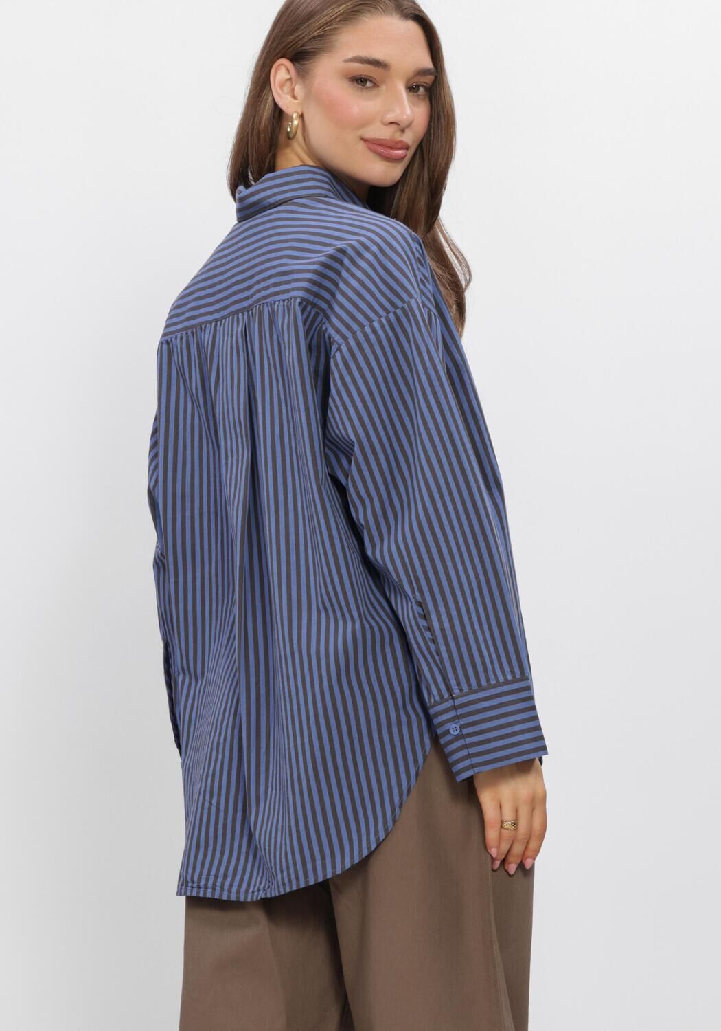 BOII STUDIOS Haut FIE SHIRT en bleu - large