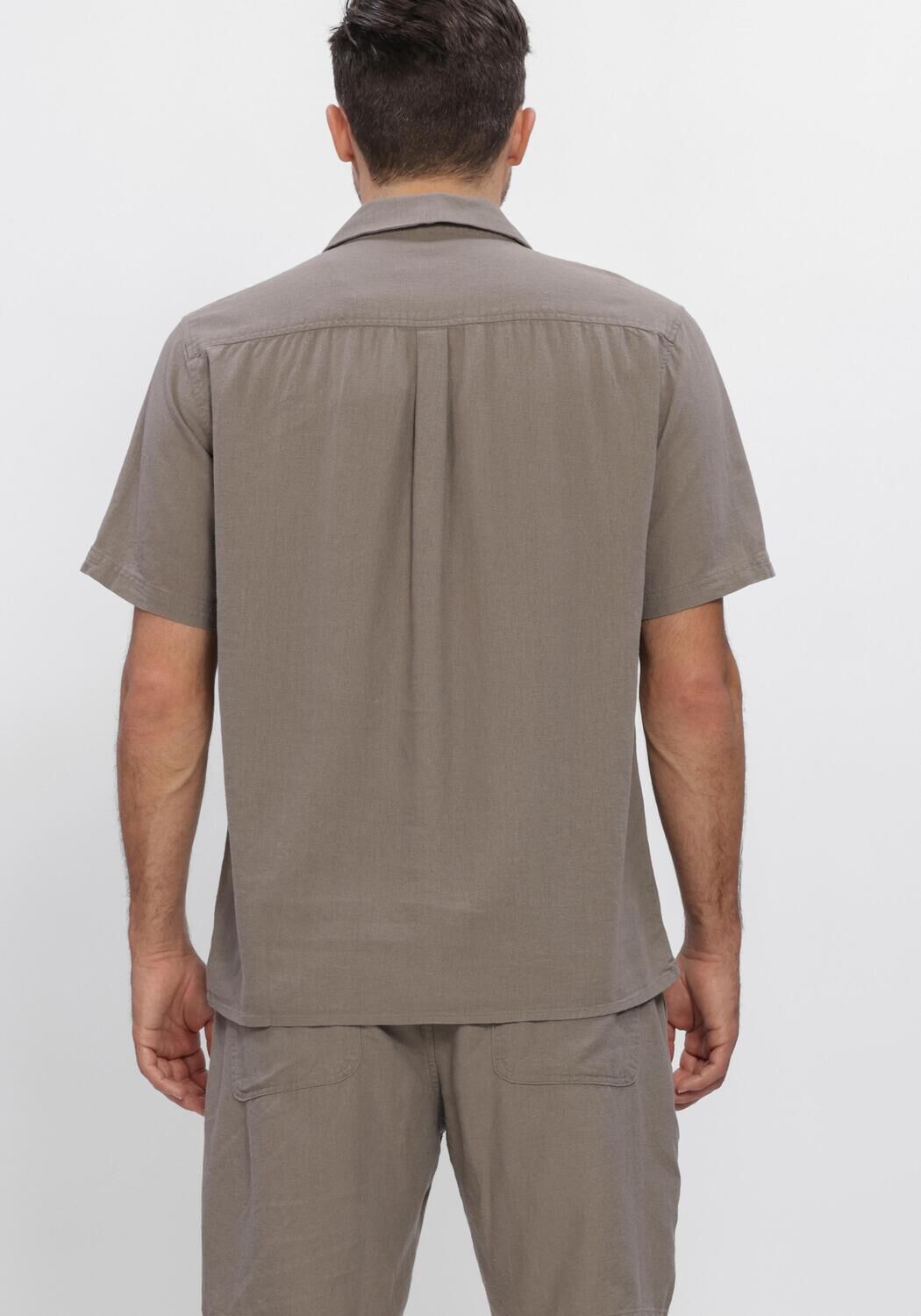 ANERKJENDT Chemise d&eacute;contract&eacute; AKLEO COT-LINNEN-VIS S/S SHIRT en taupe - large