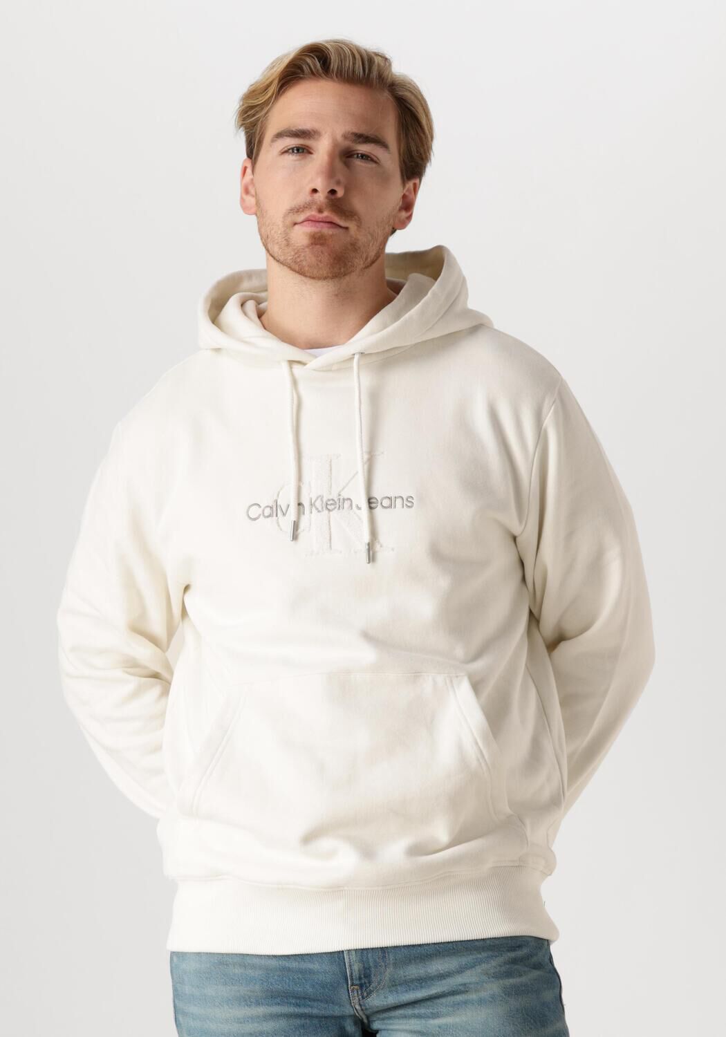 CALVIN KLEIN Chandail CHENILLE MONOLOGO HOODIE en blanc Omoda