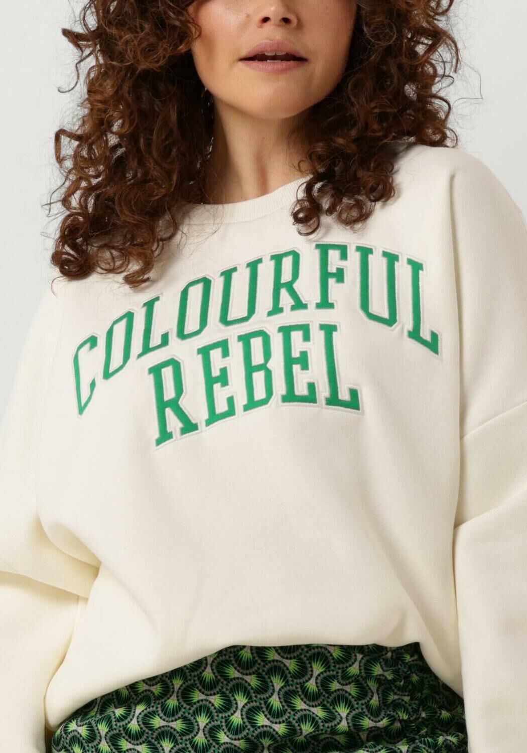 Gebroken wit COLOURFUL REBEL Sweater CR PATCH DROPPED SWEAT Omoda