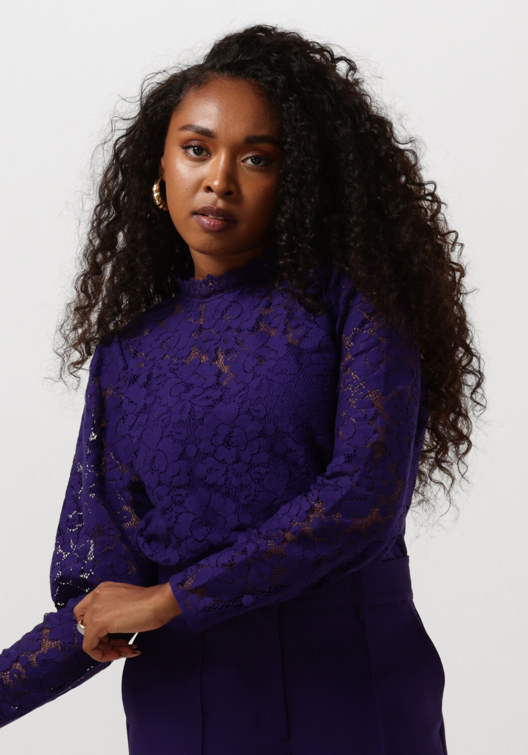 Omoda online dames store