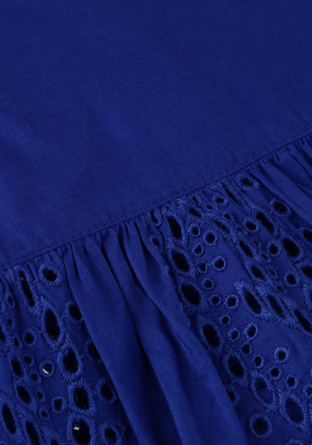 SCOTCH & SODA SHIRT WITH BROIDERIE ANGLAISE Blouses en bleu - large