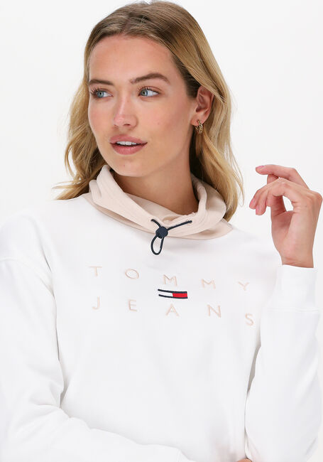 TOMMY JEANS Chandail TJW BXY TONAL LOGO 3 FUNNEL NE en blanc - large