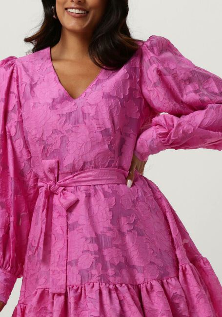 SELECTED FEMME Mini robe SLFCATHI-SADIE SHORT V-NECK DRESS en rose - large