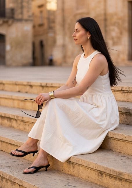 Y.A.S. Robe maxi YASMIRA SL LONG DRESS en blanc - large
