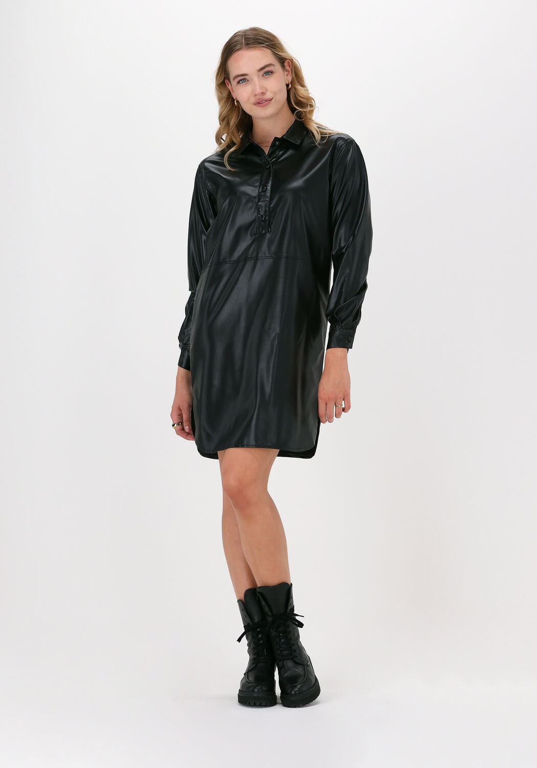 Zwarte SIMPLE Midi jurk TESSA Omoda