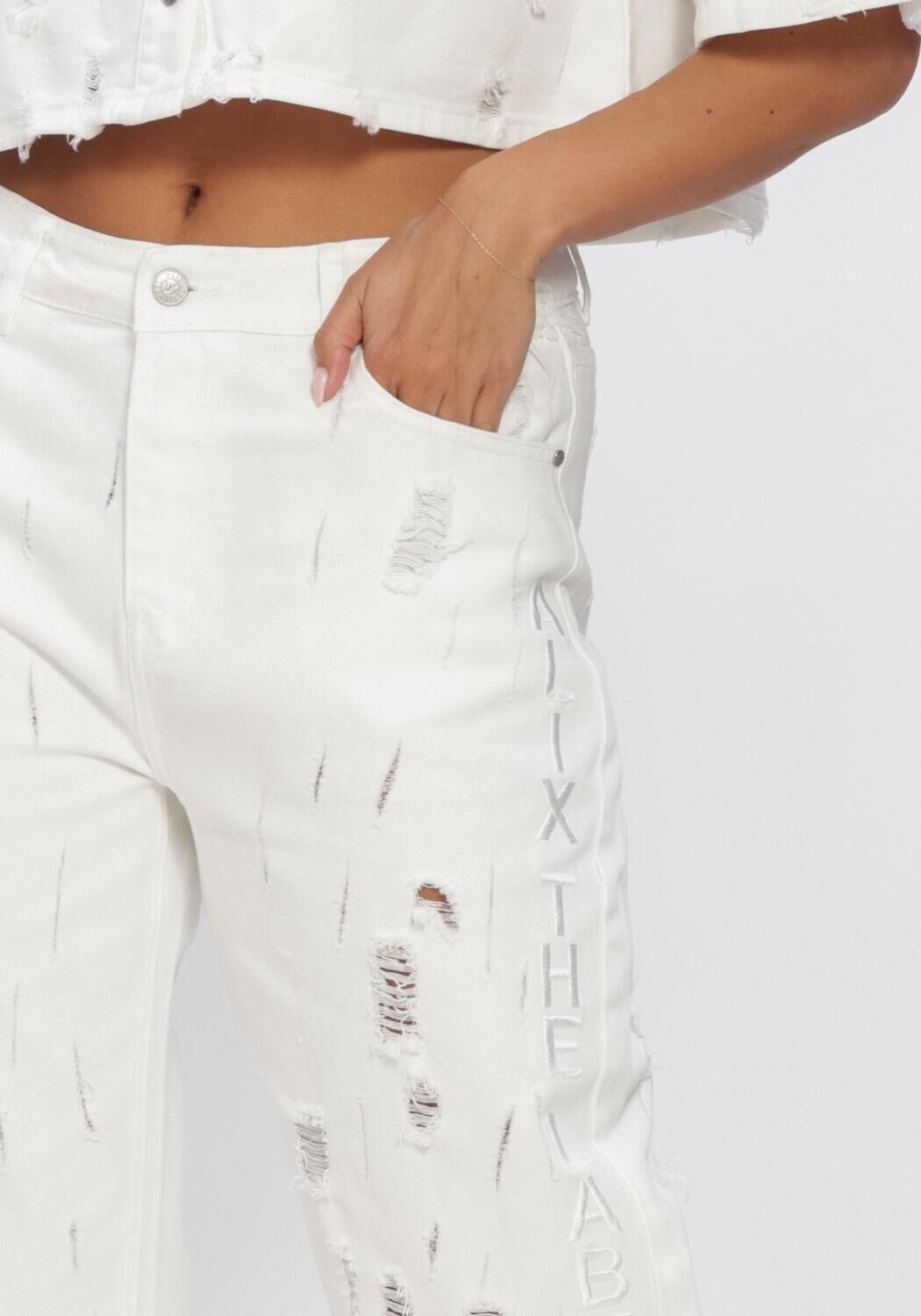 ALIX THE LABEL Pantalon large LADIES WOVEN DAMAGED DENIM PANTS en blanc - large