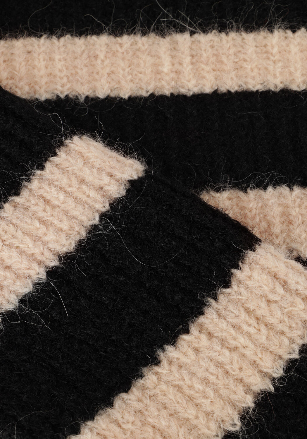 Zwarte BRUUNS BAZAAR Coltrui SYRINGA TIKA KNIT - large