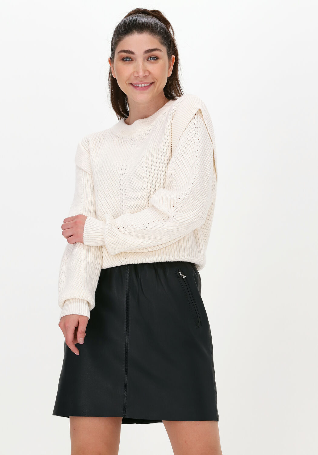 Pull mkt outlet studio