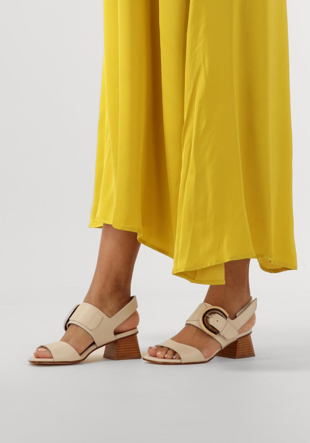 PERTINI Sandales &agrave; talons 35150 en blanc - large