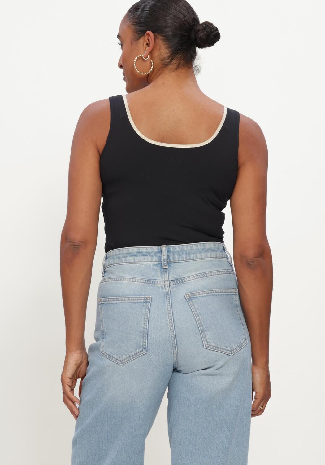 NUKUS JUBA SINGLET Hauts & T-shirts en noir - large