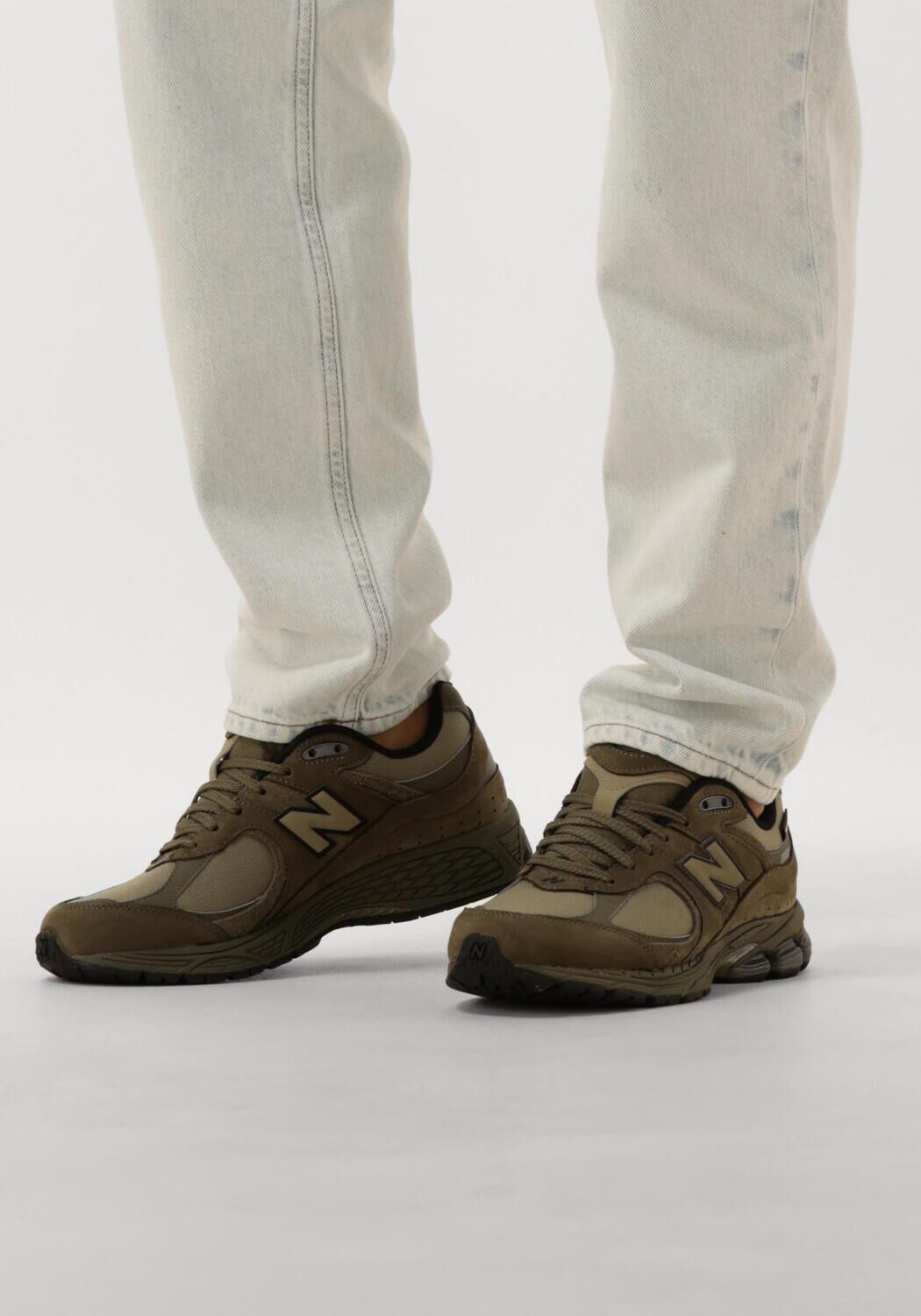 NEW BALANCE Baskets basses M2002 M en vert - large