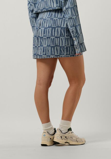 TOMMY JEANS Mini-jupe TJW TJ DENIM SPELLOUT MINI SKIRT en bleu - large