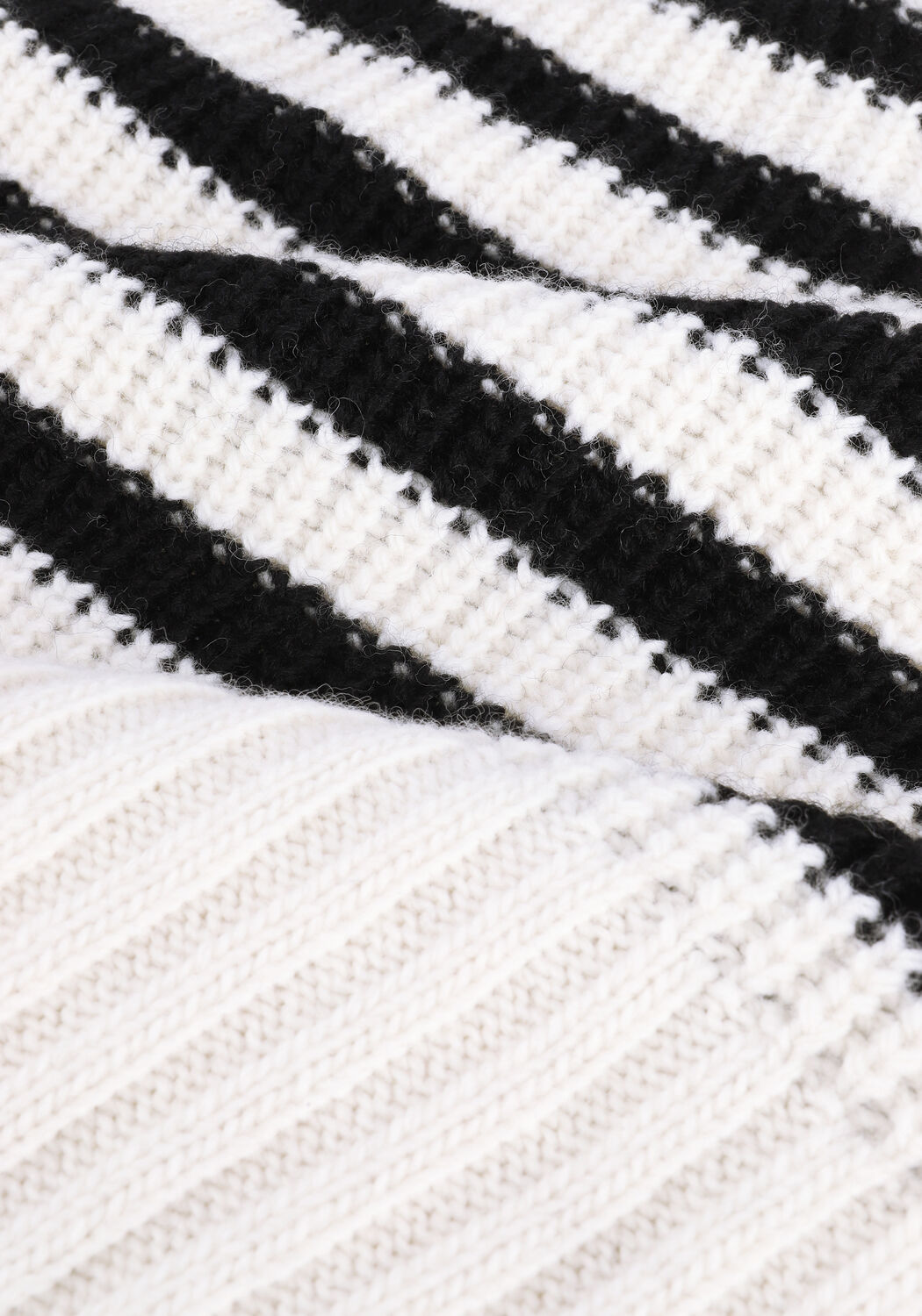 Zwarte LEVETE ROOM Trui KALIMA 11 PULLOVER - large