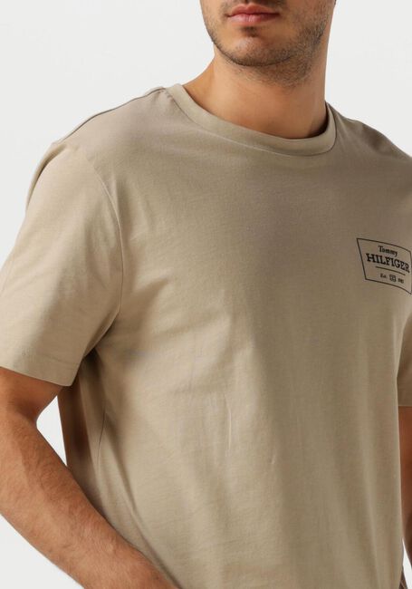 TOMMY HILFIGER T-shirt MONOTYPE PRINTED LABEL TEE en beige - large