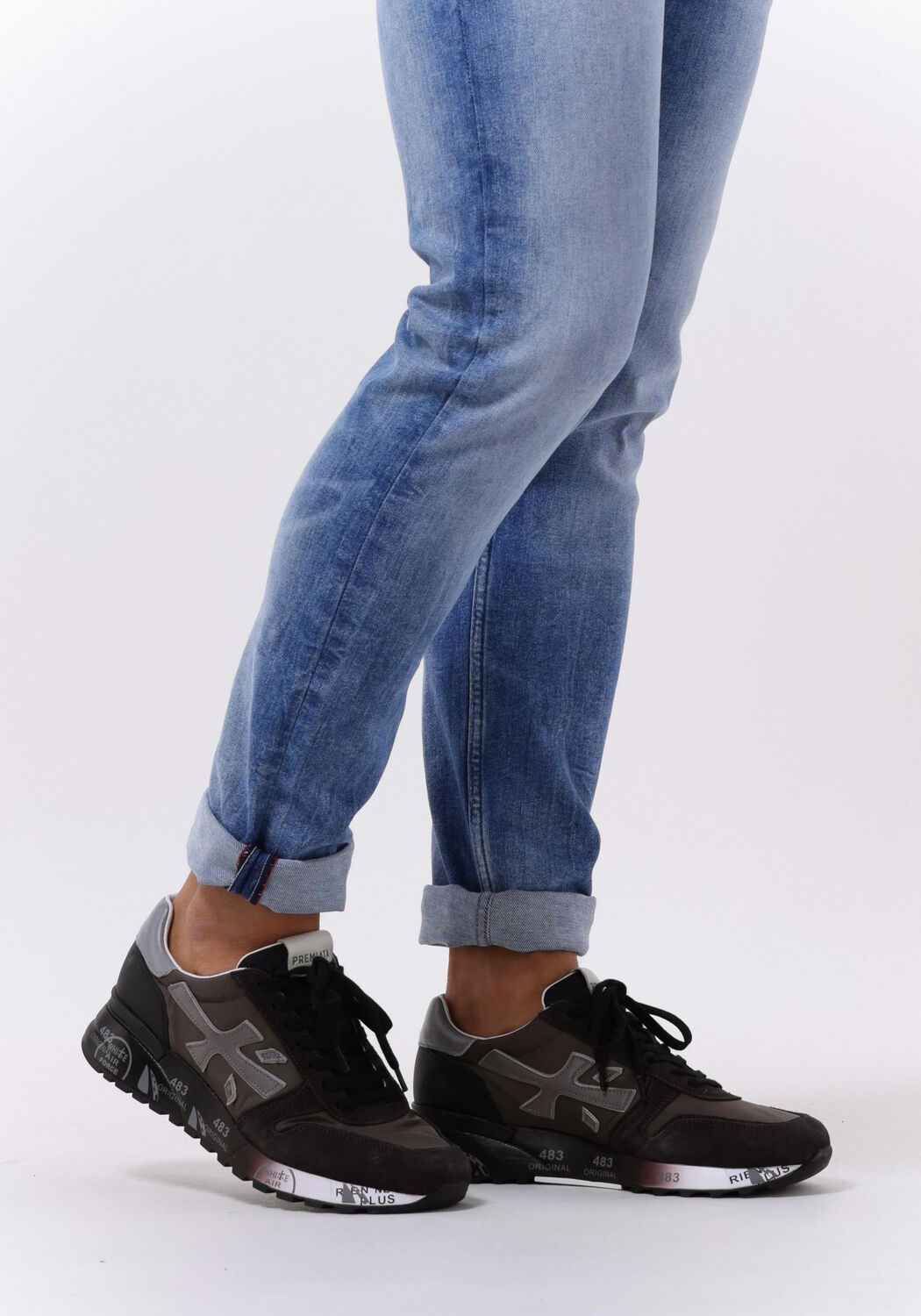 premiata mick baskets basses en gris