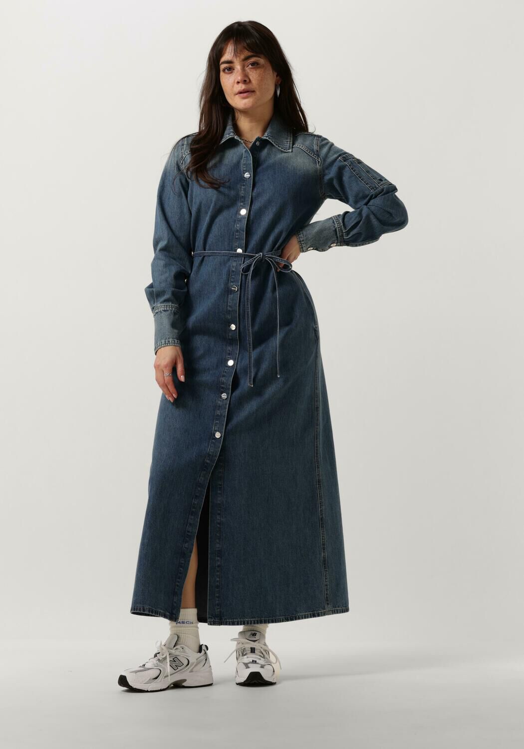 Blauwe VANILIA Midi jurk DENIM MIDI DRESS Omoda