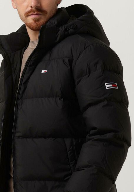 TOMMY JEANS Veste matelassé TJM ESSENTIAL DOWN JACKET en noir - large