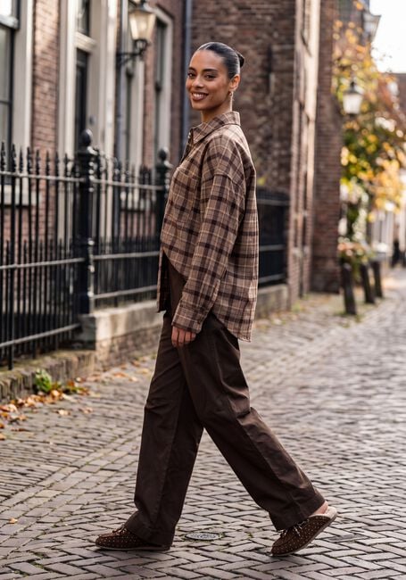 ROUGE EDIT Pantalon large ROUFIONA HW W/F F/L TROUSER en marron - large