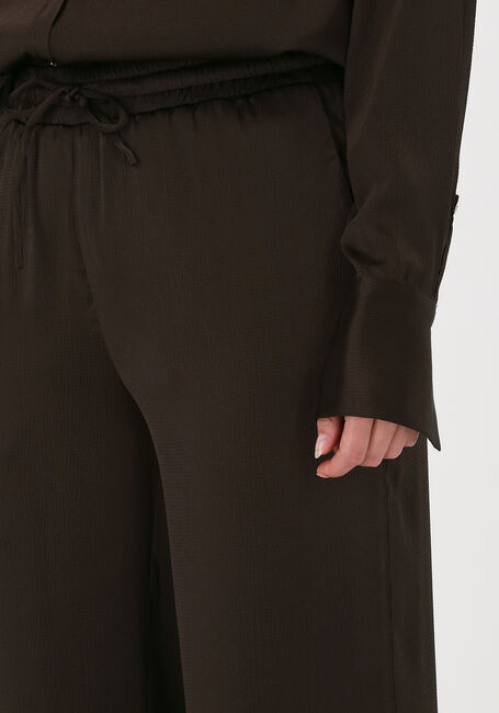 NEO NOIR Pantalon large KULY CREPE SATIN PANTS en marron - large
