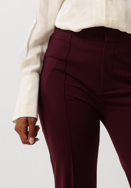 VANILIA Pantalon évasé FLARED PUNTO PANTS en rouge - large