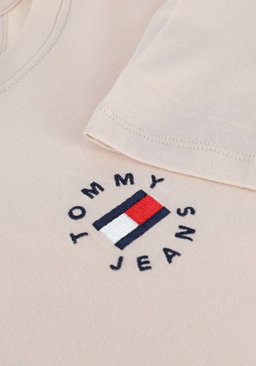 TOMMY JEANS T-shirt TJW SLIM TINY TOMMY 2 TEE en beige - large