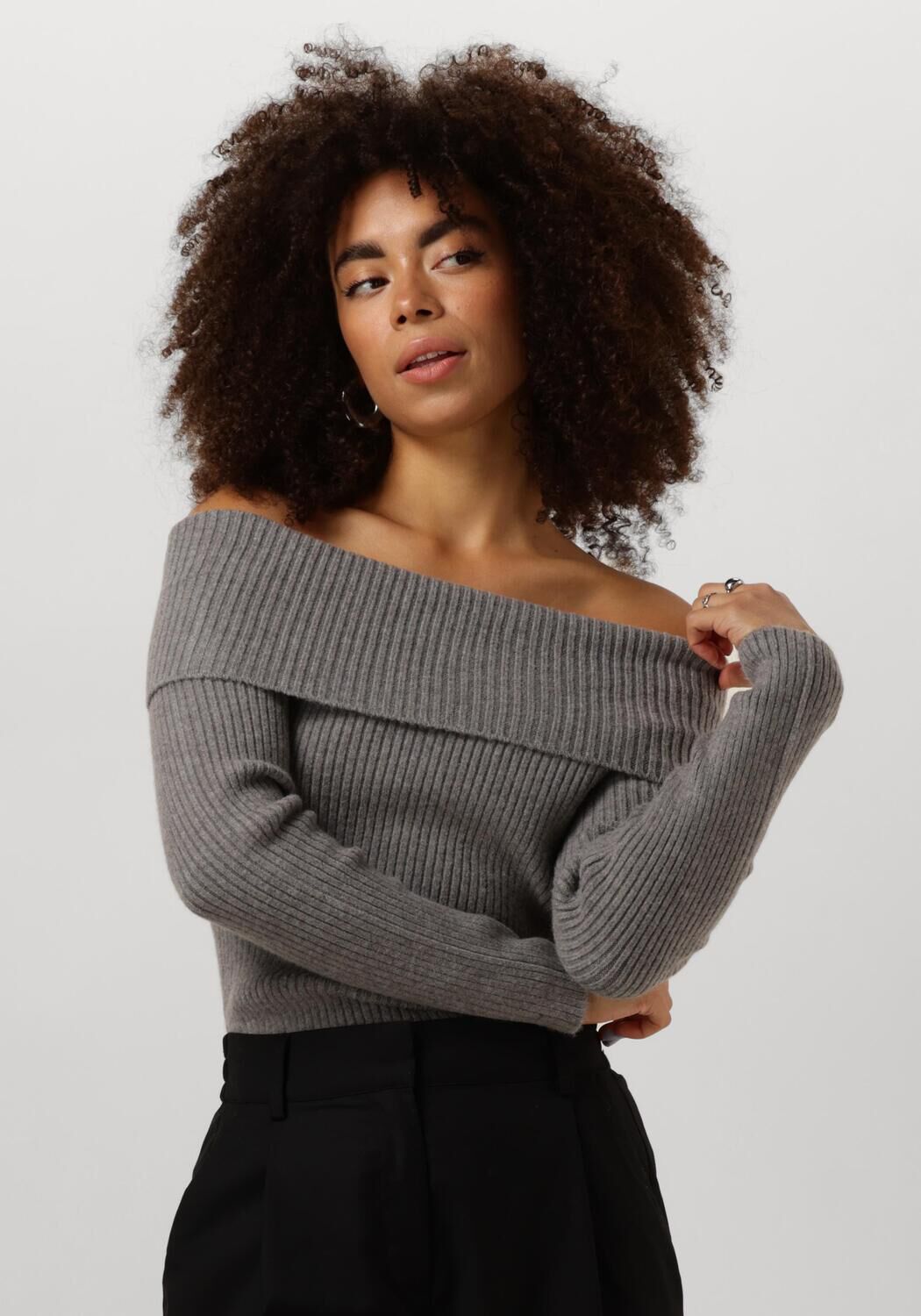 Grijze MINUS Trui FAME OFF SHOULDER KNIT PULLOVER Omoda