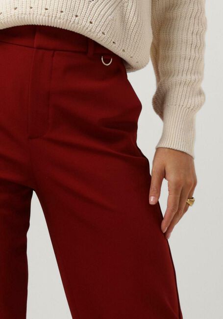 VANILIA Pantalon large TAILORED TWILL MET RING en rouge - large