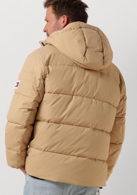 TOMMY JEANS Veste matelassé TJM ESSENTIAL PUFFER en beige - large