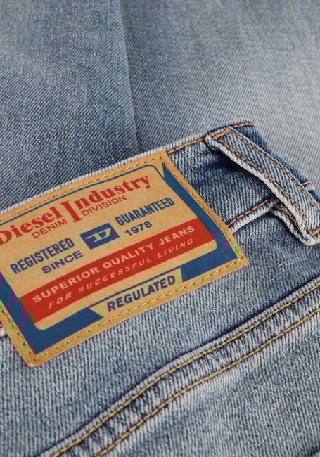 Lichtblauwe DIESEL Mom jeans 2016 D-AIR Lichtblauwe DIESEL Mom jeans 2016 D-AIR - large