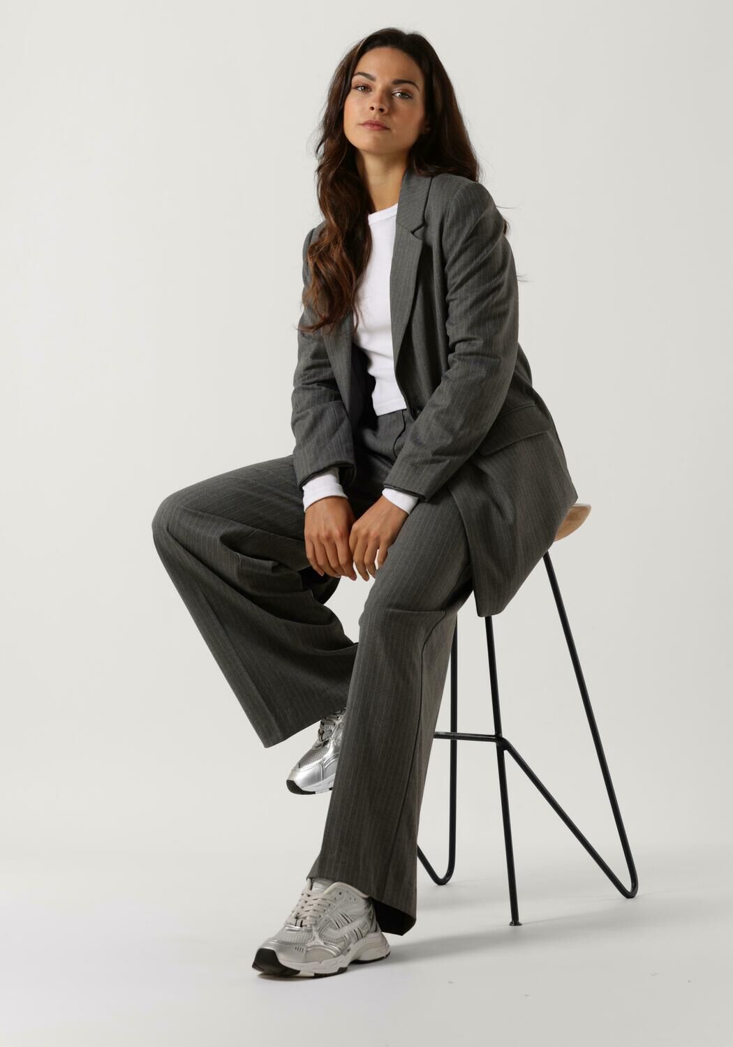 Mode Blazers Korte blazers Laurèl Laur\u00e8l Korte blazer lichtgrijs Webpatroon zakelijke stijl Mode Blazers Korte blazers Laurèl Laur\u00e8l Korte blazer lichtgrijs Webpatroon zakelijke stijl