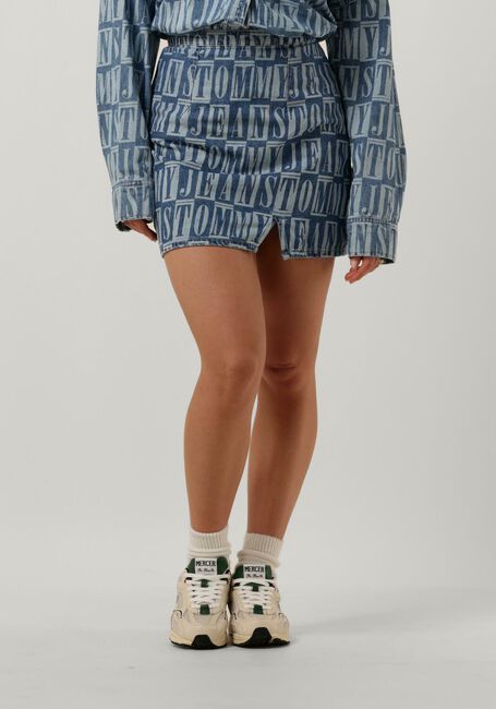 TOMMY JEANS Mini-jupe TJW TJ DENIM SPELLOUT MINI SKIRT en bleu - large