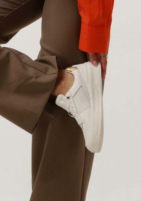 Witte TOMMY HILFIGER Sneakers ESSENTIAL BASKET SNEAKER - large