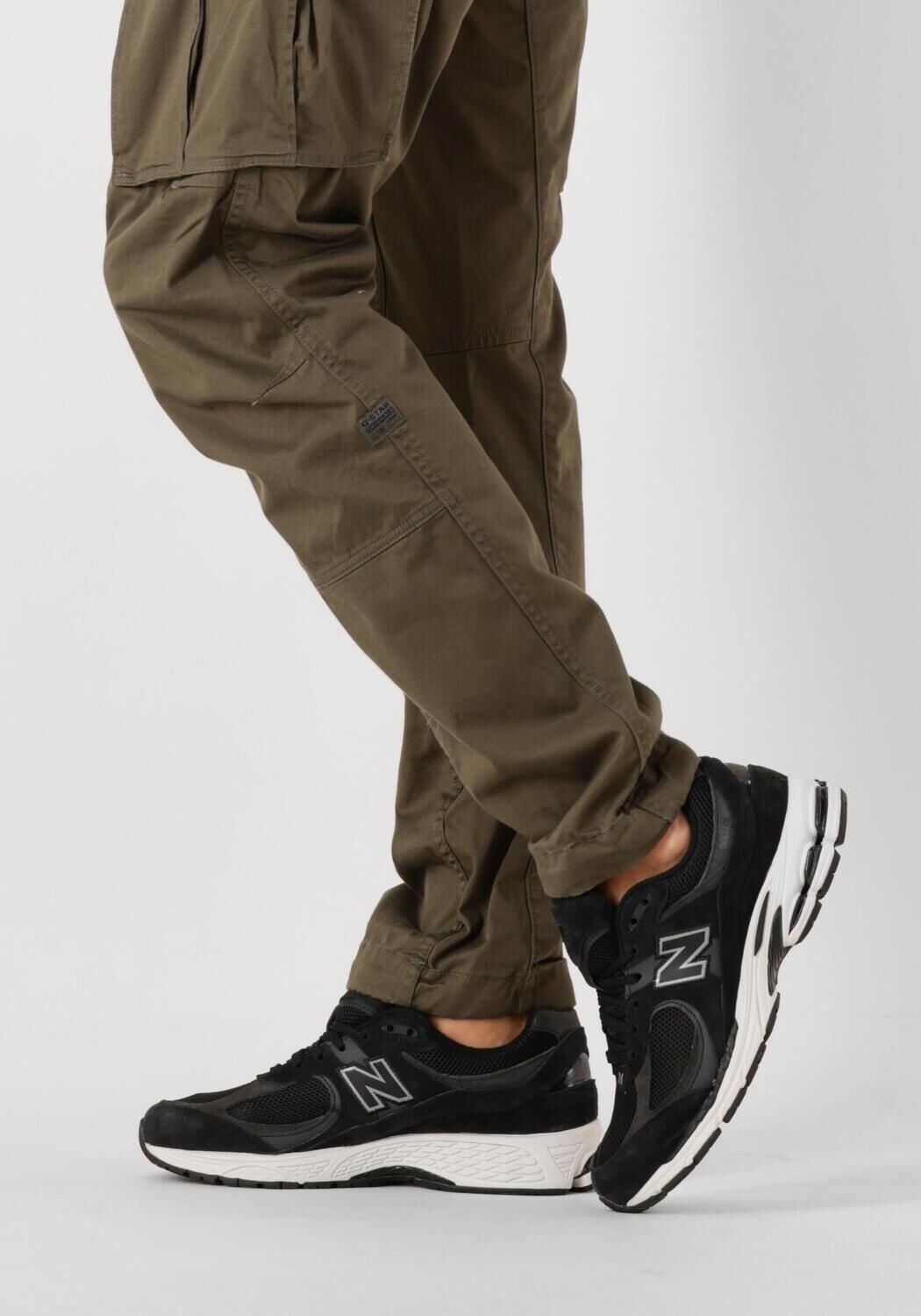 NEW BALANCE Baskets basses M2002R M en noir - large