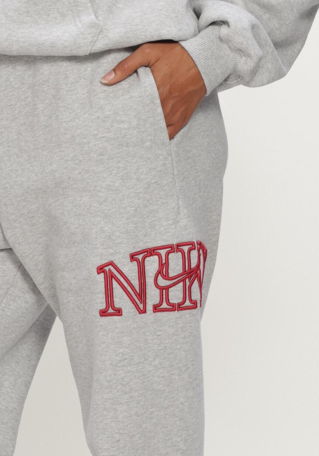 NIKE Pantalon de jogging NIKE STUDIO FLEECE MIDDELZWAAR 'GRAPHIC PACK' Gris clair - large
