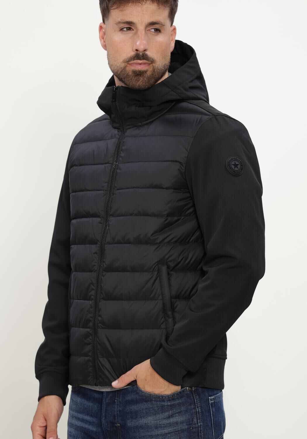 AIRFORCE Veste matelass&eacute; HOODED COVE JACKET en noir - large