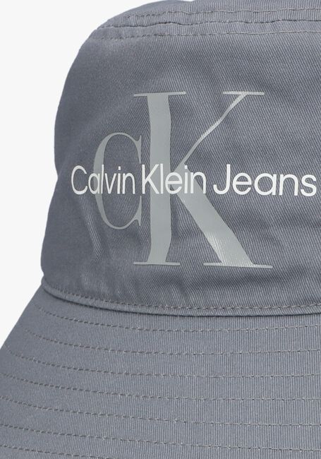 CALVIN KLEIN MONOGRAM SOFT BUCKET HAT Chapeau en gris - large