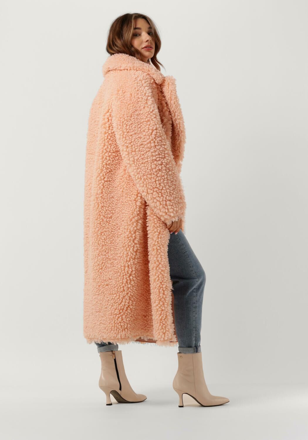 BEAUMONT Manteau Teddy REVERSIBLE CURLY LAMMY COAT en rose Omoda