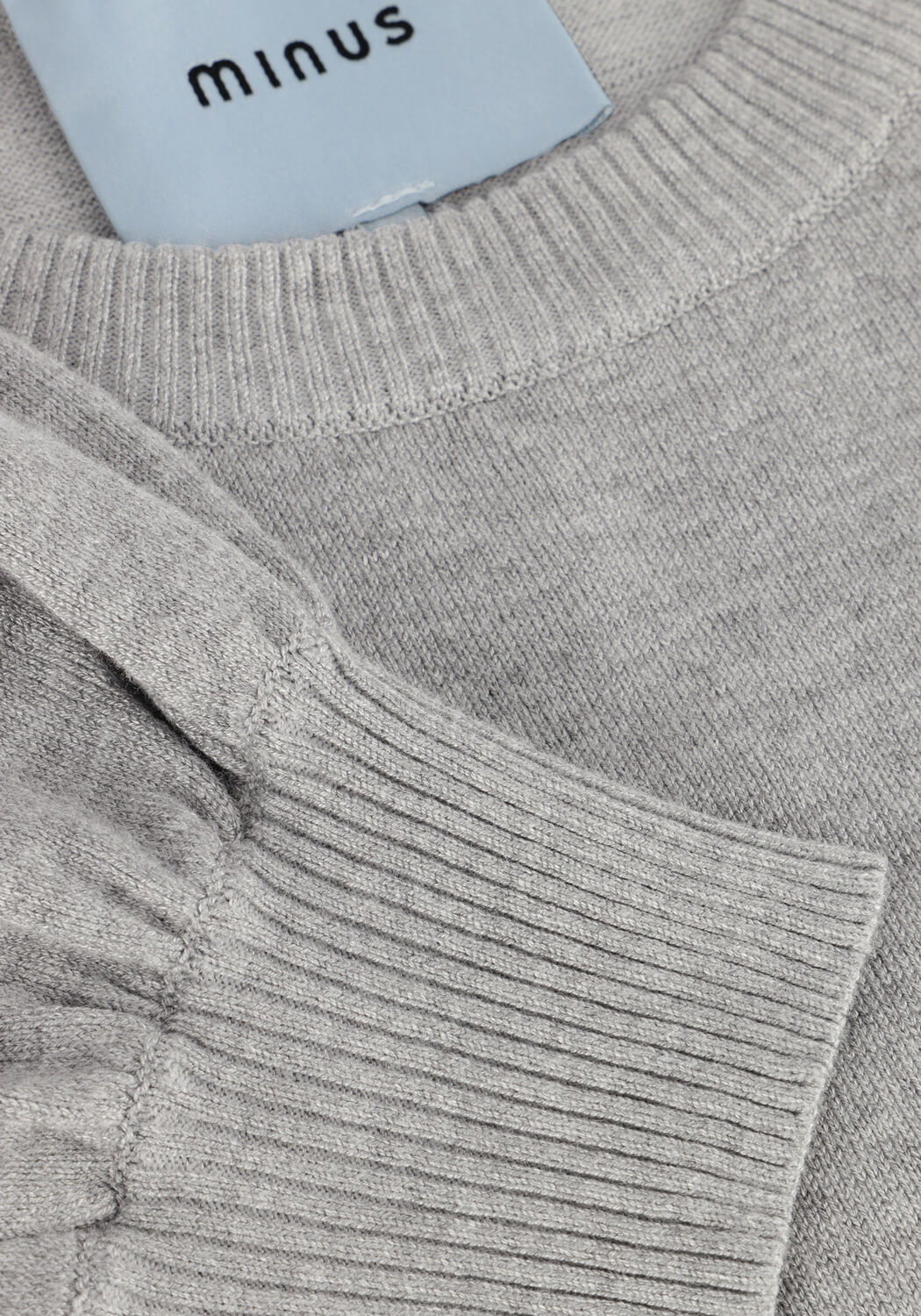 MINUS Haut LIVA KNIT TEE en gris - large