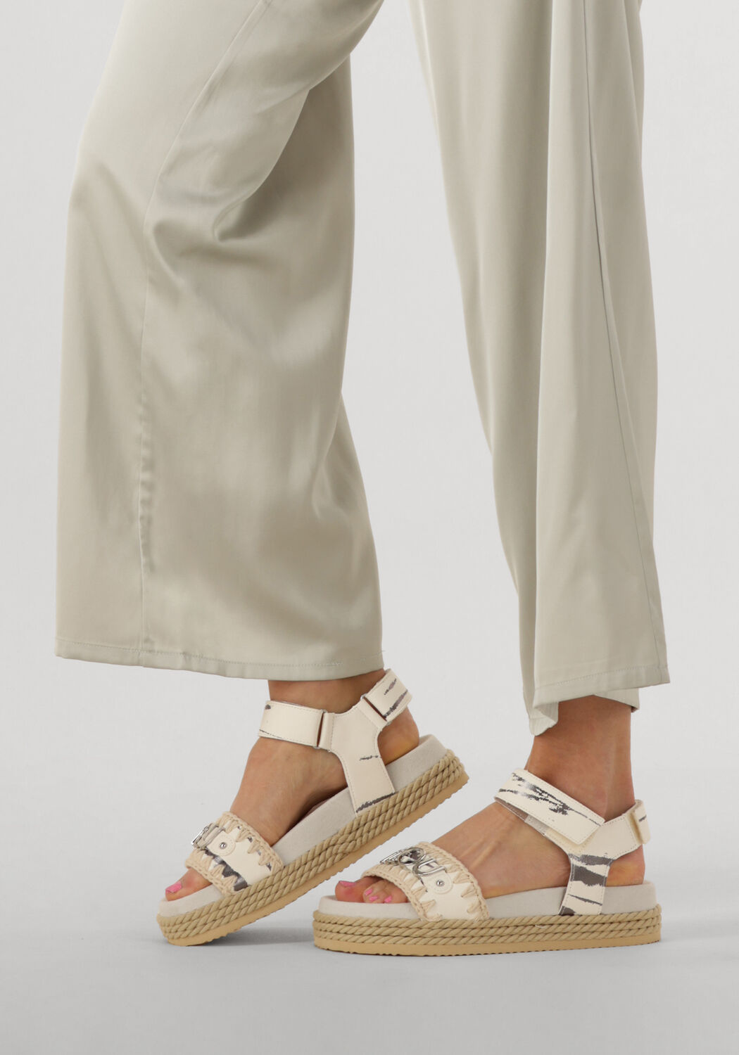 MOU Sandales plates ROPE SANDAL BLACK WITH STRAP en blanc - large