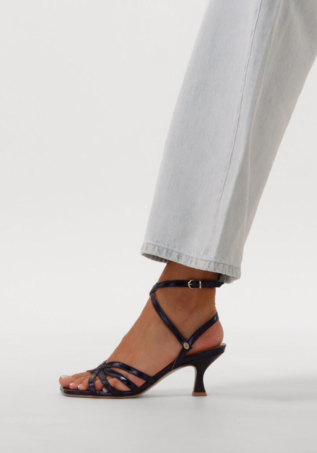 FRED DE LA BRETONIERE IZA CARY Sandales en bleu - large