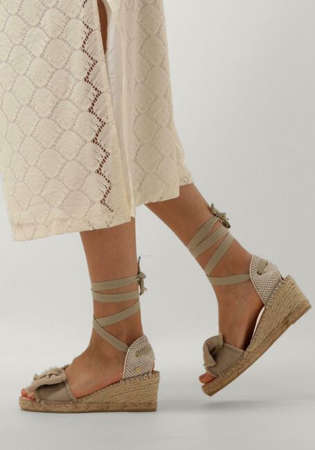 FRED DE LA BRETONIERE EVE BOW Espadrilles en taupe - large