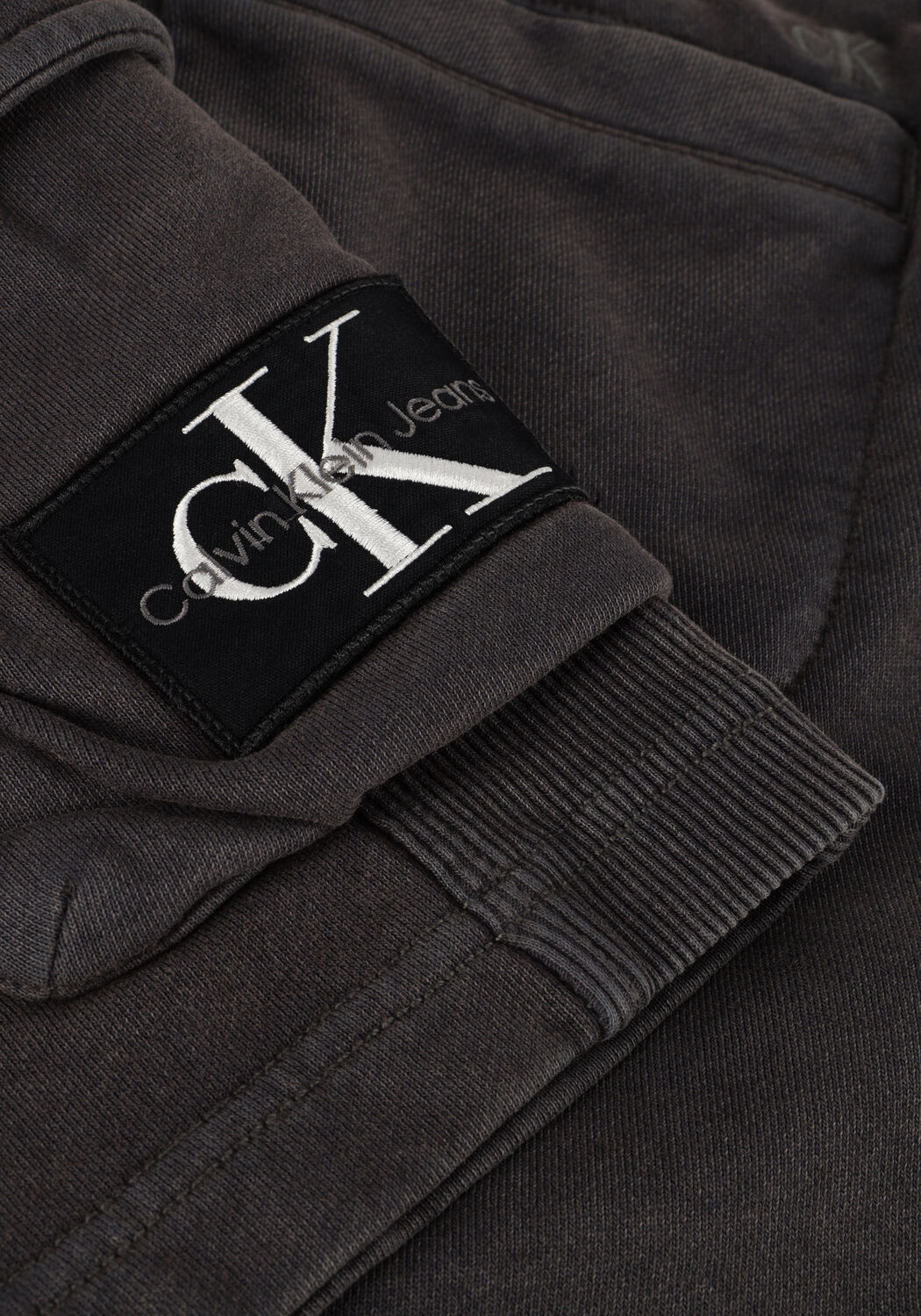 Donkergrijze CALVIN KLEIN Korte broek WASHED BADGE SHORTS - large