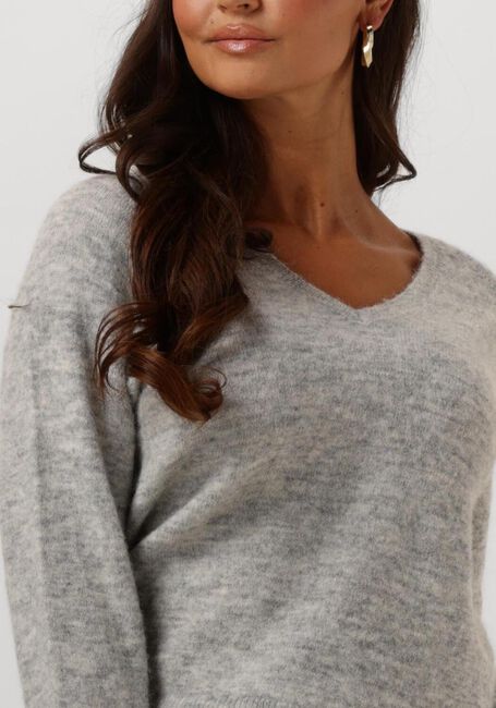 SELECTED FEMME Pull SLFLULU NEW LS KNIT V-NECK B NOOS en gris - large