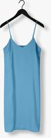 Lichtblauwe ENVII Midi jurk ENLIMA SL SLIP DRESS
