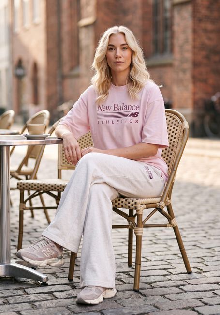 NEW BALANCE T-shirt TRACKSIDE OVERSIZED T-SHIRT Rose clair - large