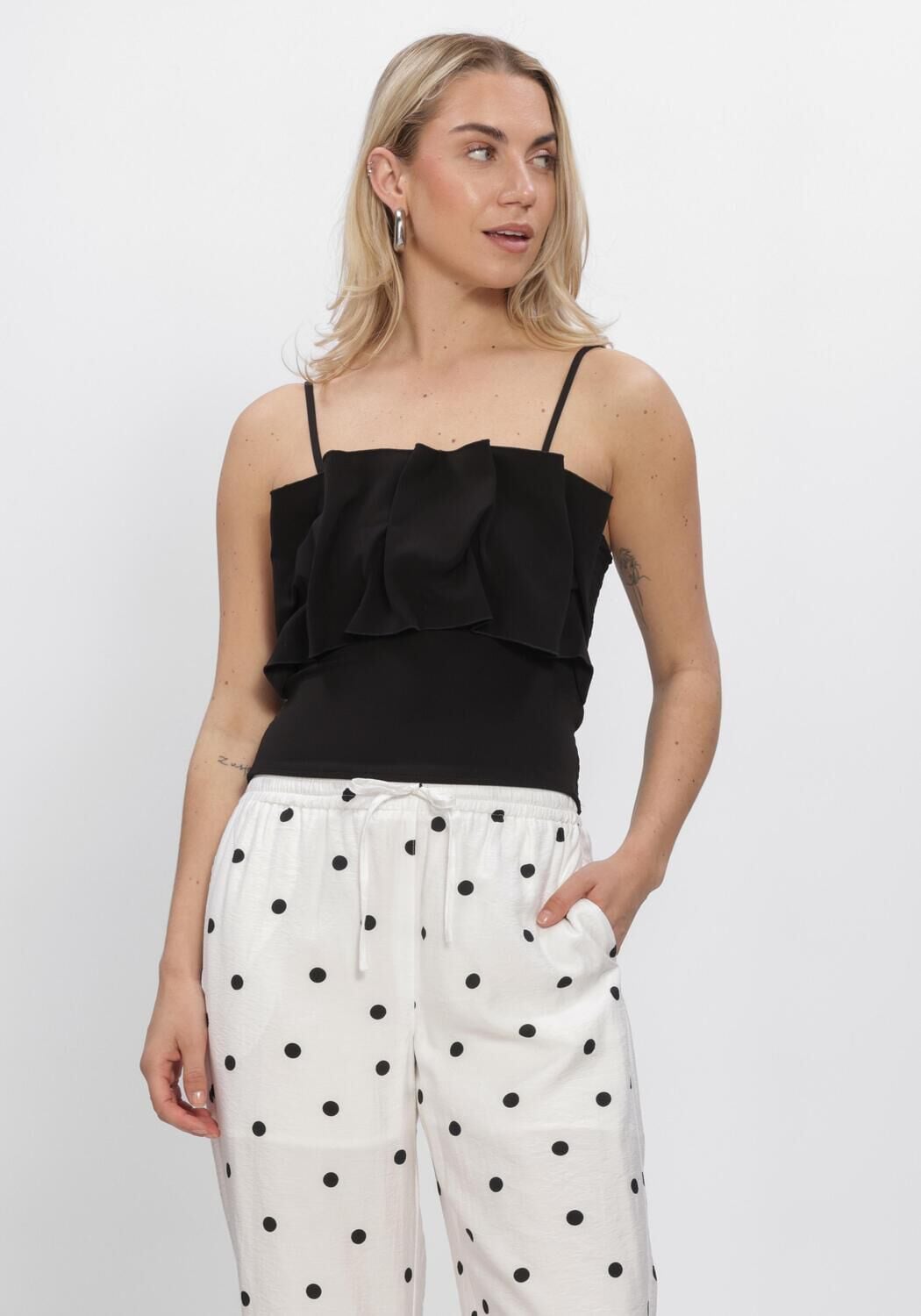 SELECTED WOMEN Haut SLFVINELLE PLEATED BANDEAU TOP en noir - large